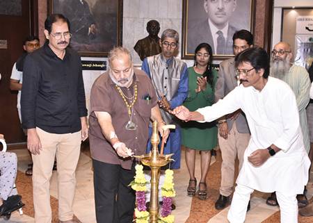 ANISOTROPIC An Exhibition Of Paintings By 3 Contemporary Well-Known Artists In Jehangir Art Gallery