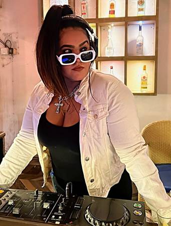 संगीता तिवारी ट्रस्ट द्वारा संगीतमय रामायण नाटक का सफल मंचन