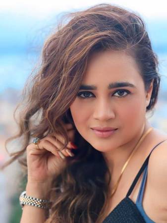 धीरज ठाकुर निर्देशित पहली बार आम्रपाली दूबे डबल रोल में होंगी आमने-सामने, ‘मधुमती’ का फर्स्ट लुक हुआ वायरल