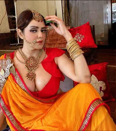 पूनम झावर: ग्लैमरस अदाकारा जिसने बॉलीवुड में बनाई अपनी अलग पहचान