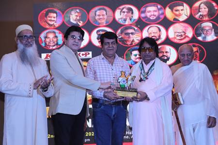Dr. Krishna Chouhan Hosted The 5th “Mahatma Gandhi Ratna Award 2025” In Mumbai