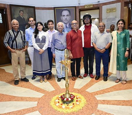 “Echoes Of Silence”Art Exhibition By Renowned Artists – Vikas Malhara, Hemant Dhane In Jehangir Art Gallery