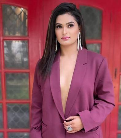 Diksha Sharma Talks About Working On ‘Dil Tod Ke Chal Diya’ And Her First Collaboration With Director Sadhu Kabra